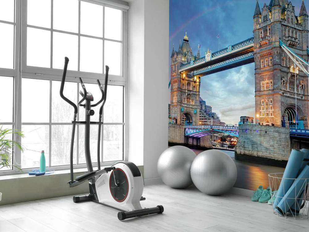 De London Tower Bridge onder een regenboog