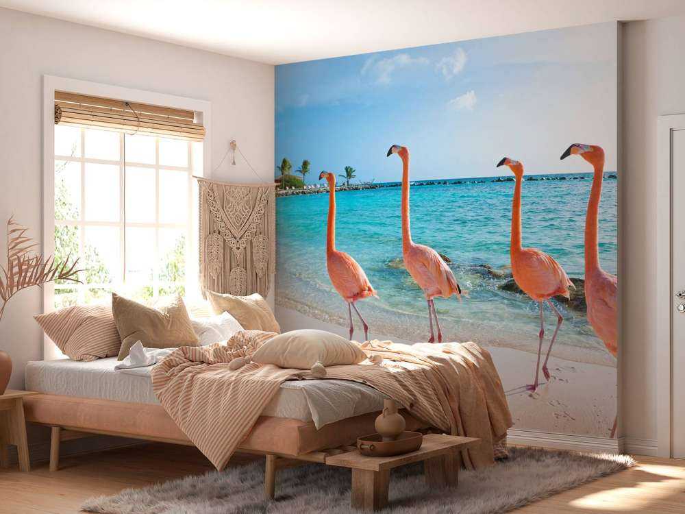 Rij van flamingo's op het strand