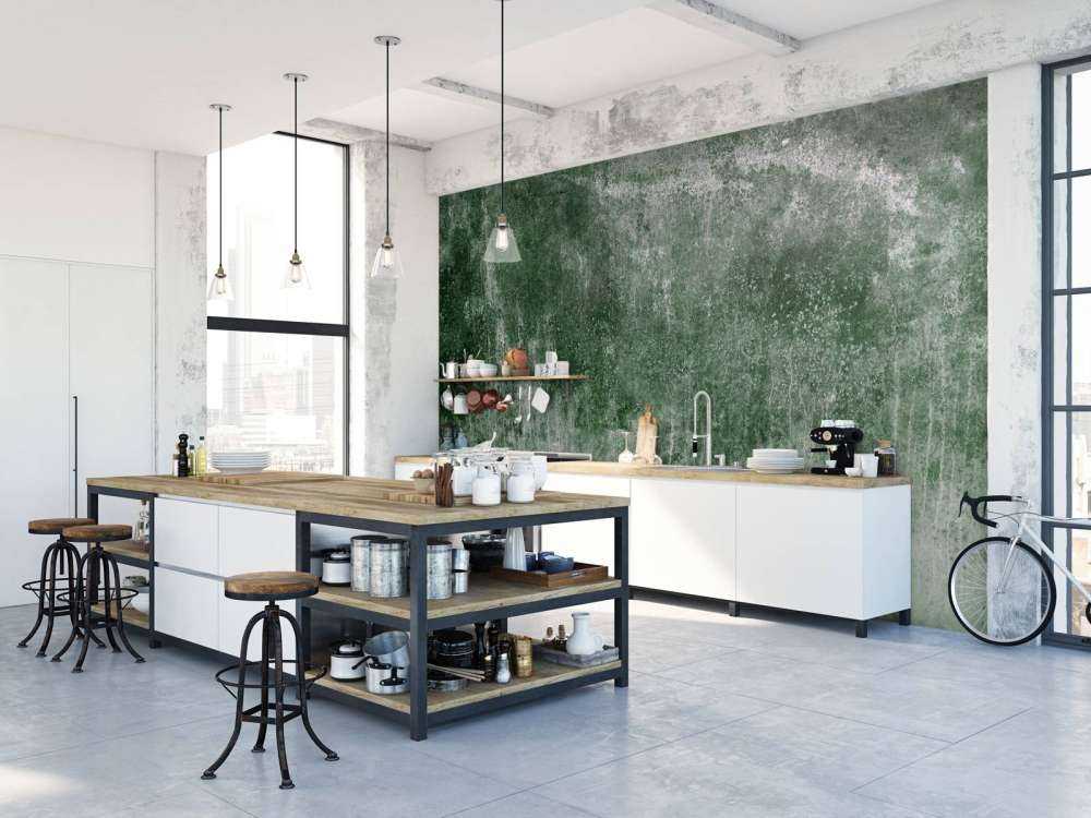 Oude verweerde groene muur