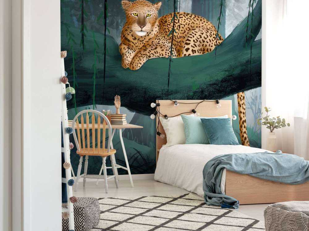 Jachtluipaard op een tak