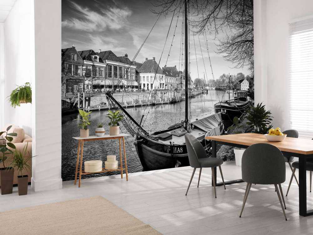 Historische vrachtschepen aangemeerd in Dokkum Friesland 