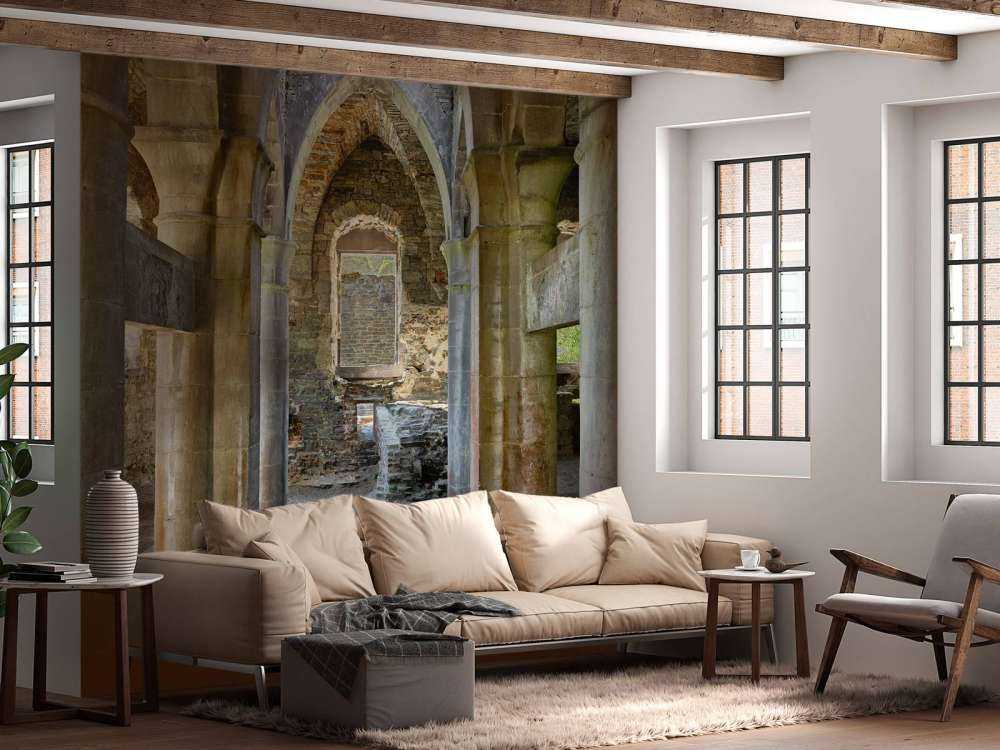 Verlaten gebouw met bogen