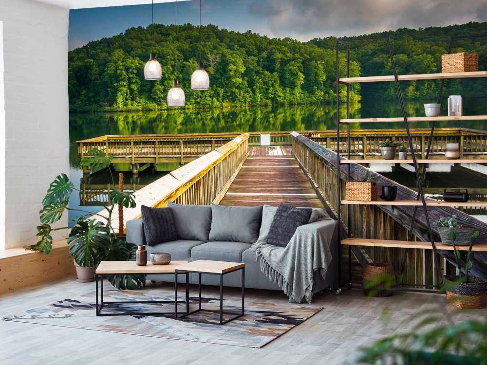 Pier op een rustgevend meer