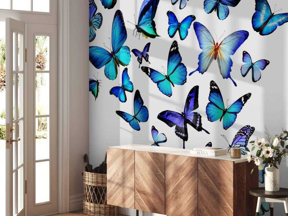 Blauw-paarse vlinders met een witte achtergrond