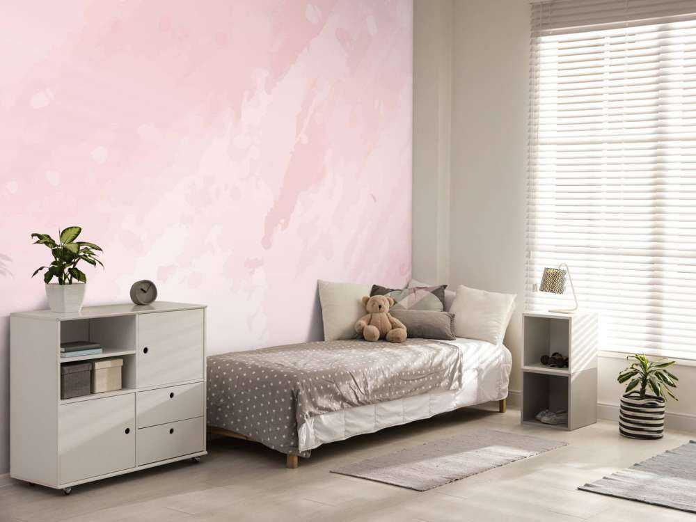 Poederroze verfsluier in lagen