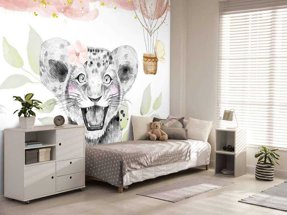 Vrolijke leeuwenwelp en luchtballo