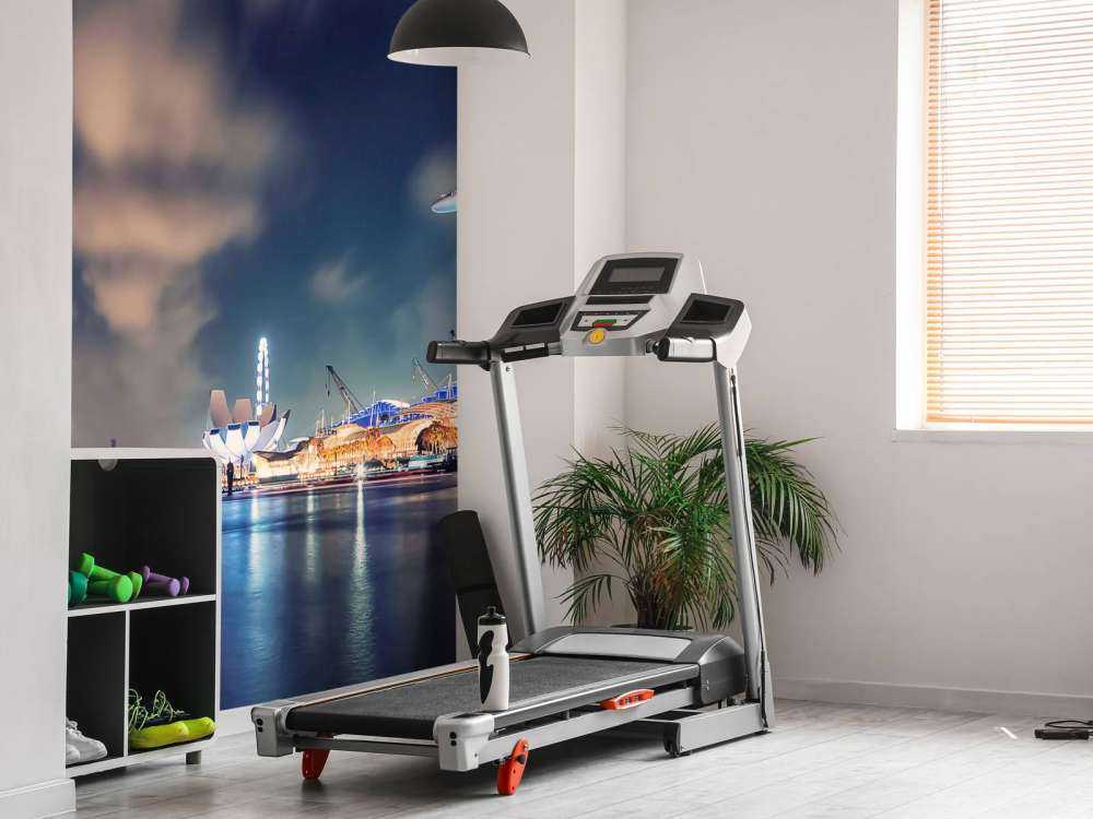 Waterfront skyline met futuristische lichten