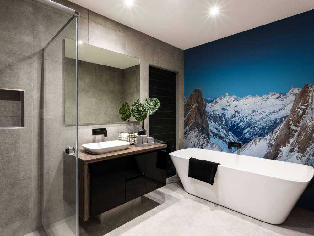 Maanlicht boven alpiene pieken