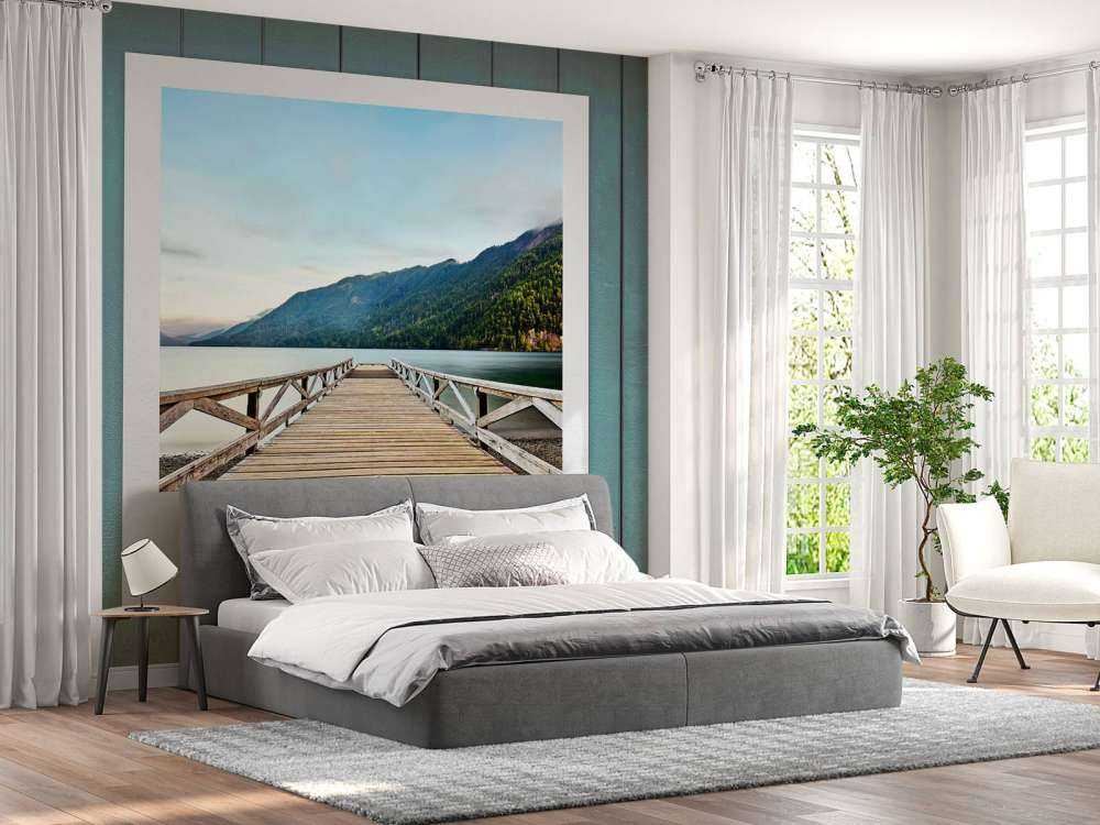 Houten steiger aan bergmeer