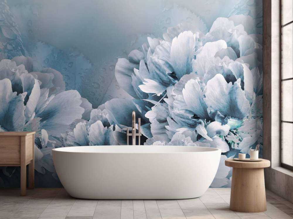 Lichtkleurige bloemen met een blauwe achtergrond