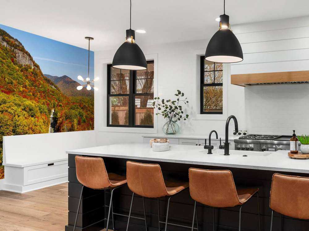 Weg door het herfstlandschap