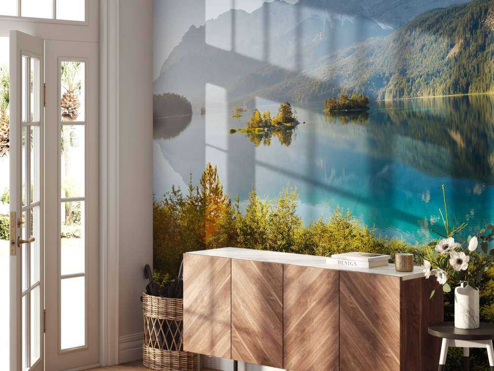 Een zomers berglandschap met een meer