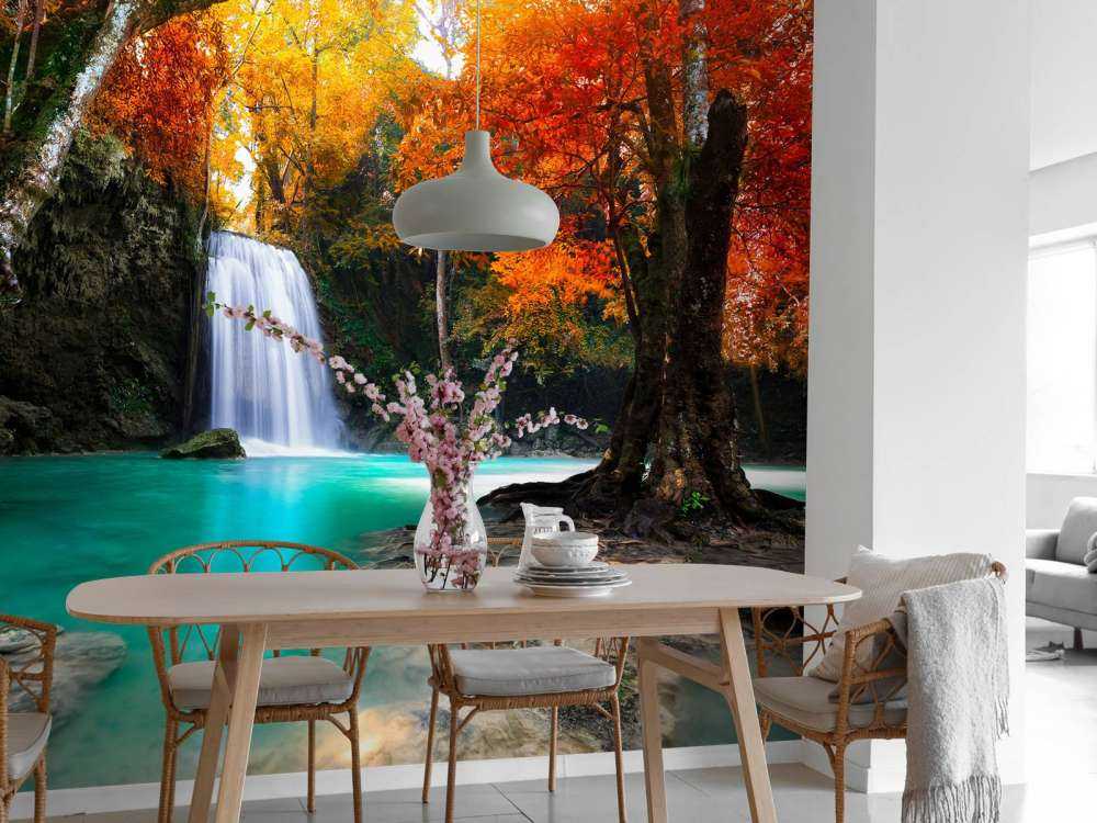 Waterval in het diepe woud