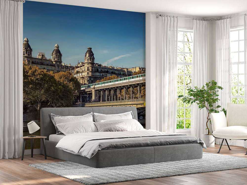 Klassieke stadspoort over de Seine