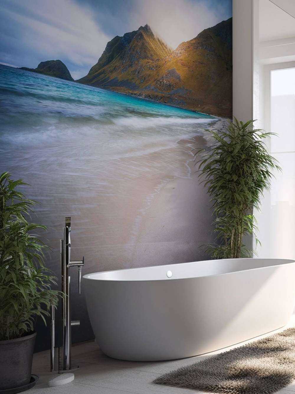 Zonlicht op berg en branding