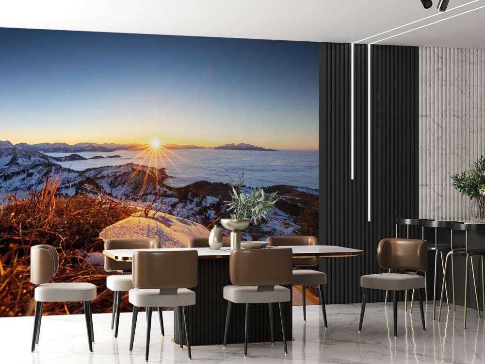 Zonsopkomst boven winterse bergweide