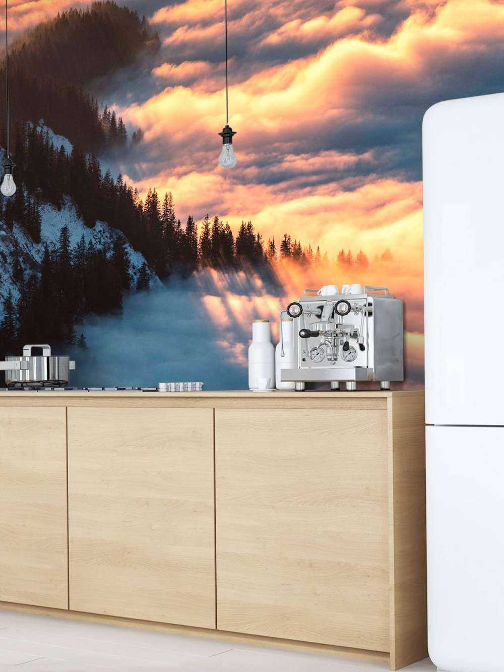 Ochtendgloed over nevelig bergbos