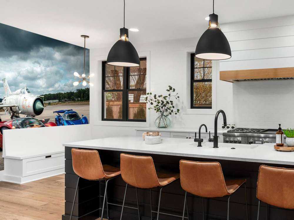 Luxe supercars bij gevechtsvliegtuig