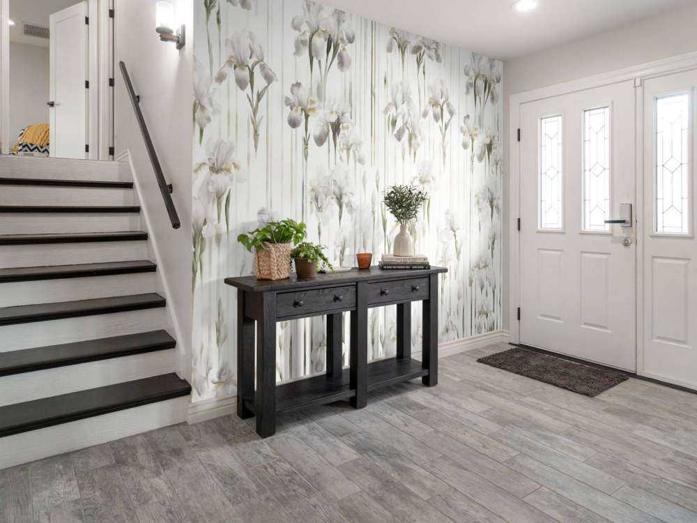 Irises and Stripes Seamless Beige