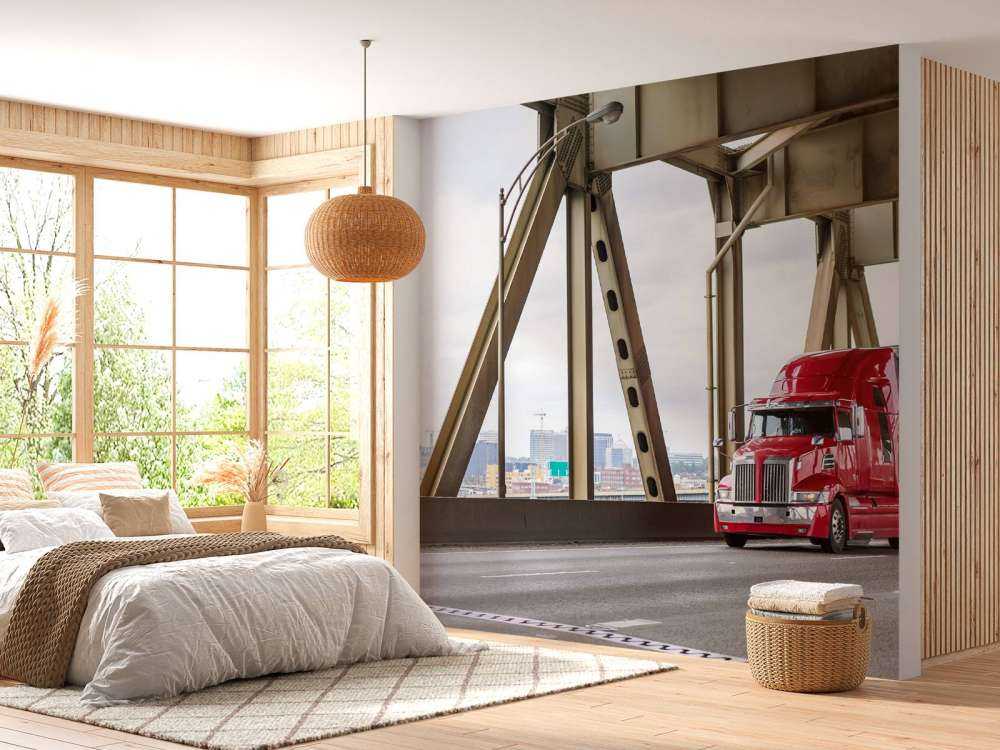 Rode Amerikaanse vrachtwagen op een brug