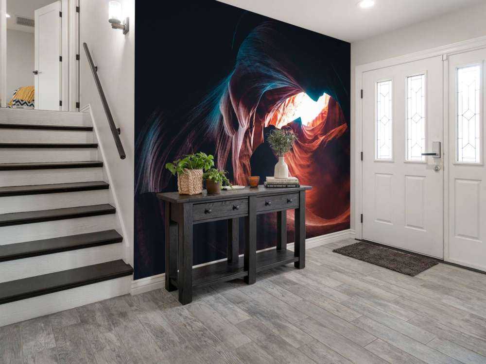 Donkere grot van zandsteen