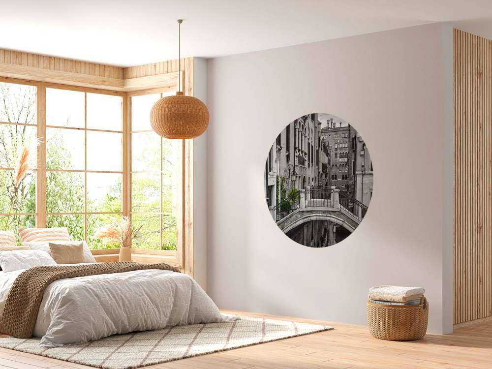 Gracht met bruggetje