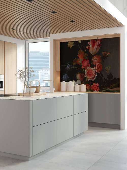 Stilleven met een boeket in wording