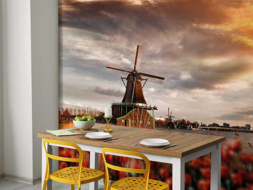 Hollands landschap met molen bij zonsondergang