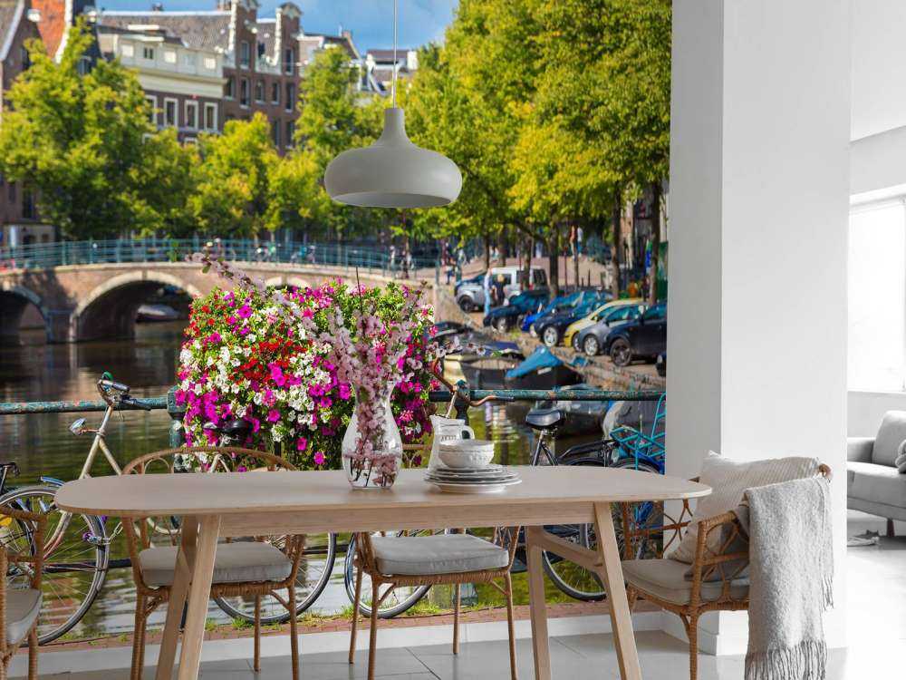 Fietsen op een Amsterdamse brug