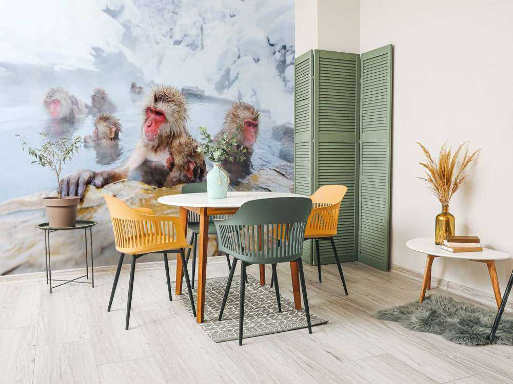 Sneeuwapen genieten van het warme water