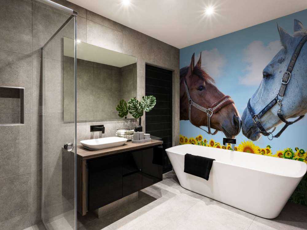 Liefdevolle paarden in een zonnebloemveld