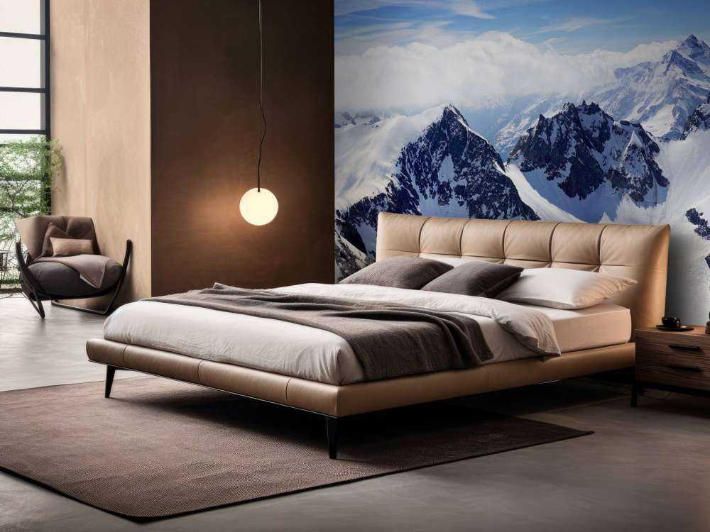 Ingesneeuwde bergen op een heldere dag