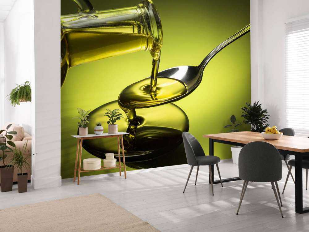 Olie gegoten op een lepel