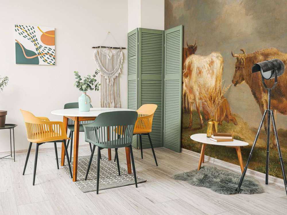 Vier jonge stieren in de wei