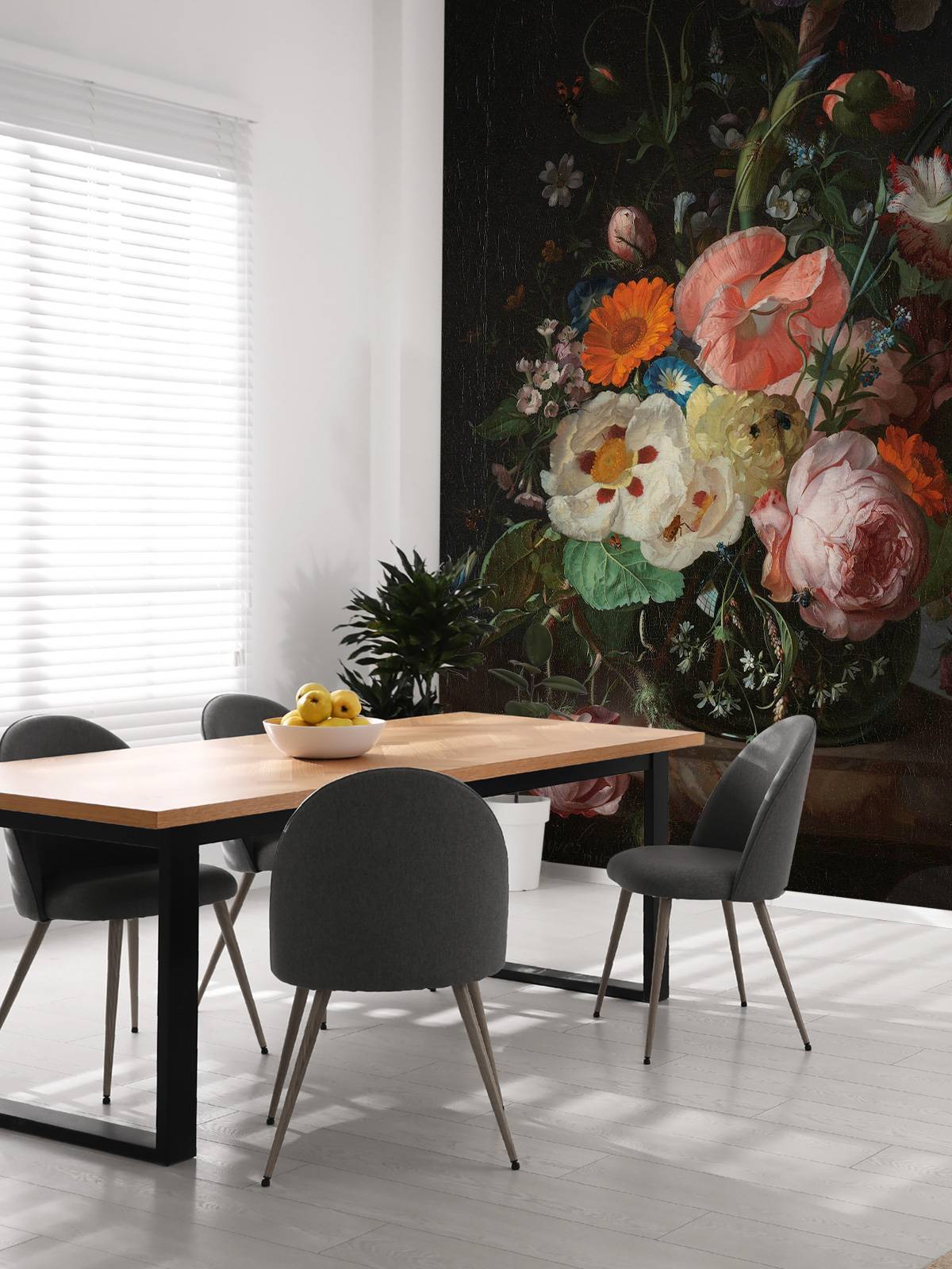 Stilleven met bloemen op een marmeren tafelblad