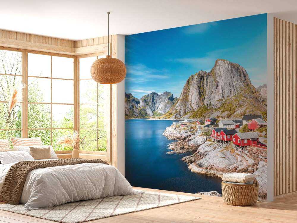 Rode vissershuisjes aan noorse fjord