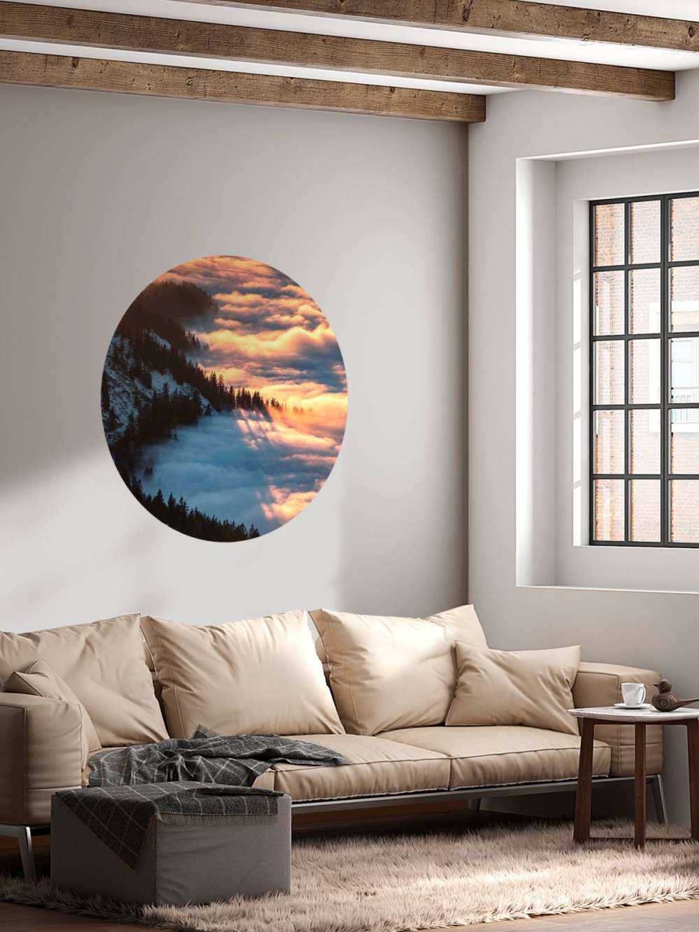 Ochtendgloed over nevelig bergbos