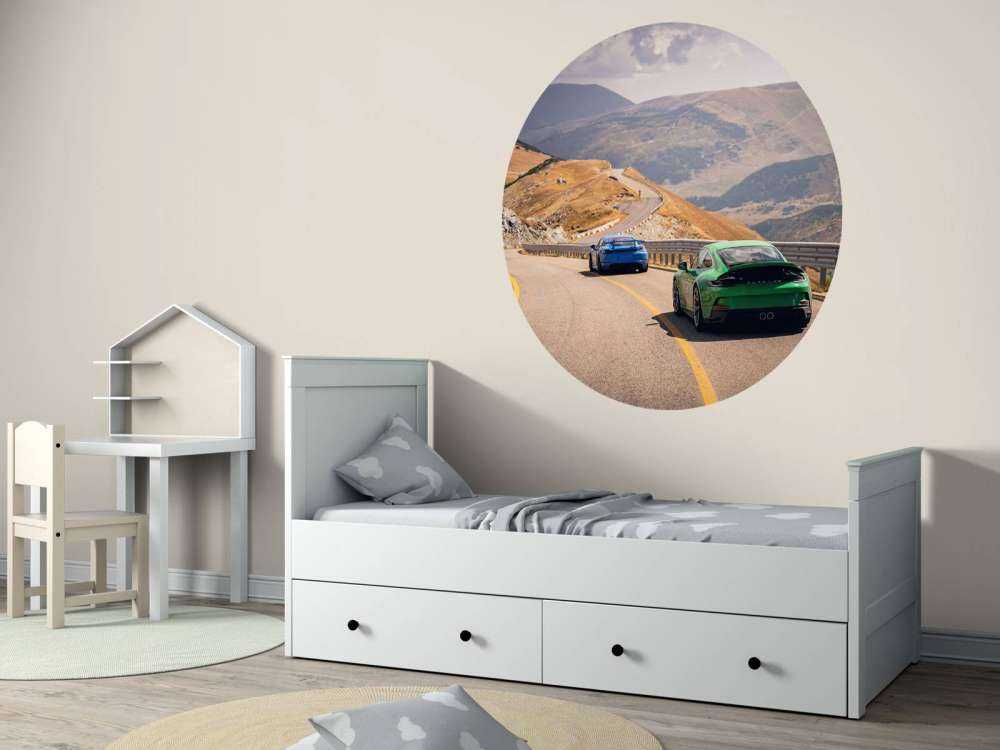 Slingerweg door de bergen