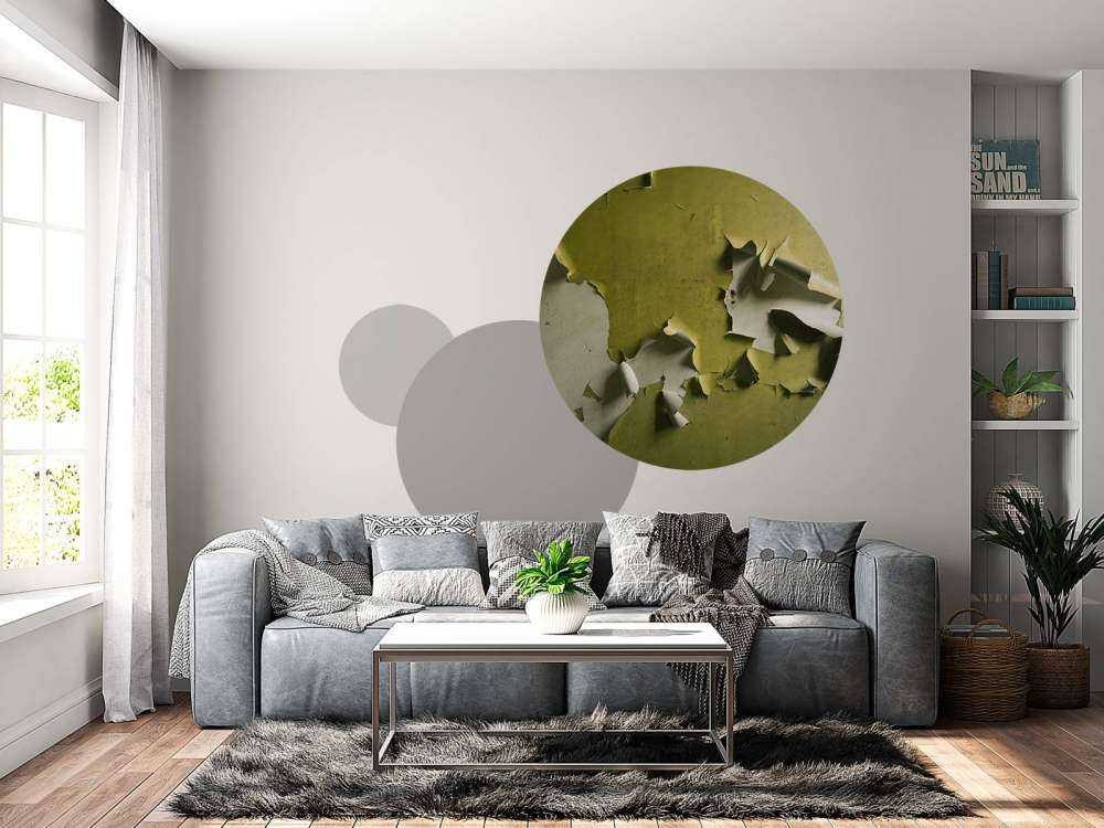 Afladderende Verf op Groene Muur