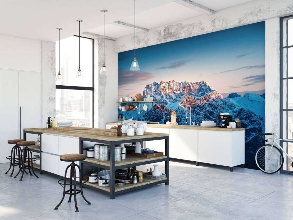 Avondgloed op sneeuwtoppen