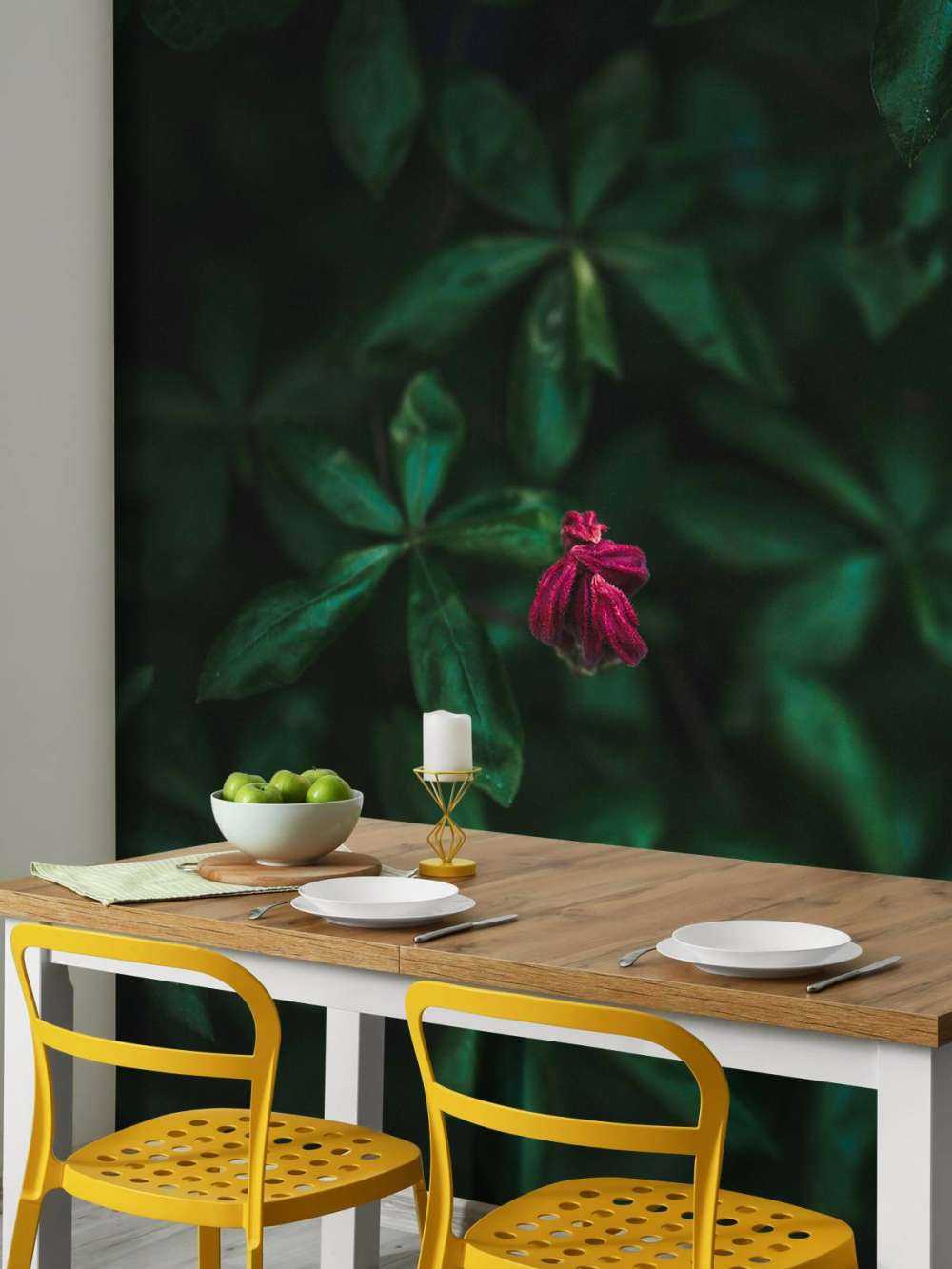 Verborgen Bloem tussen Bladeren