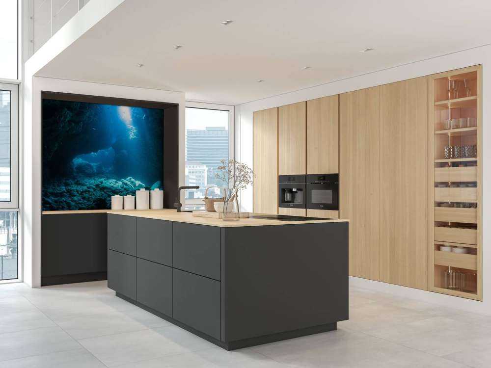 Donkere grot in de oceaan