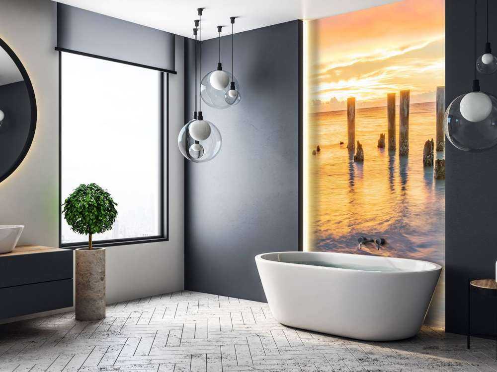 Rustige zee tijdens zonsopkomst