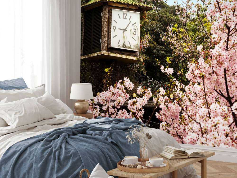 Bloesem met Klok op achtergrond