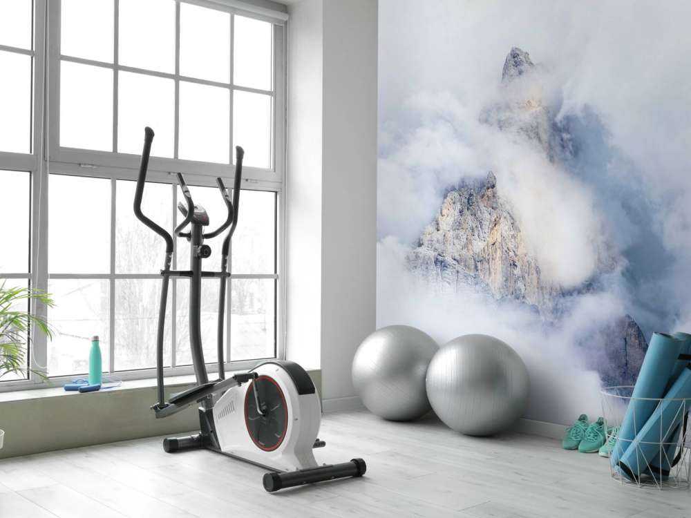 Verborgen Bergtoppen in de Mist