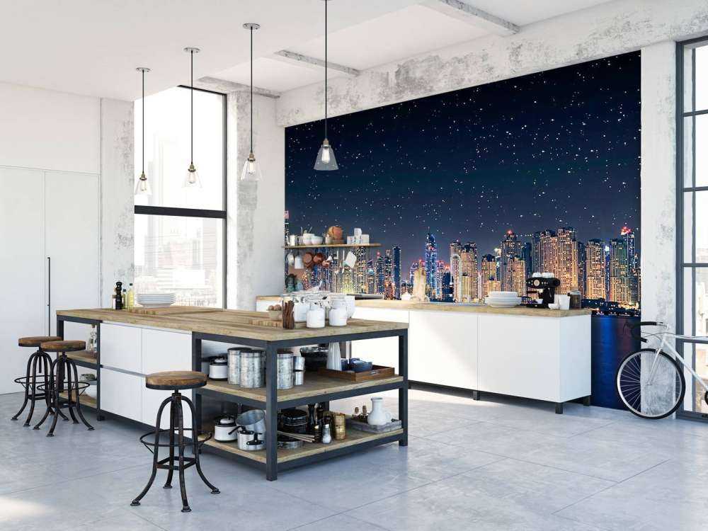 Maanlicht over glinsterende skyline