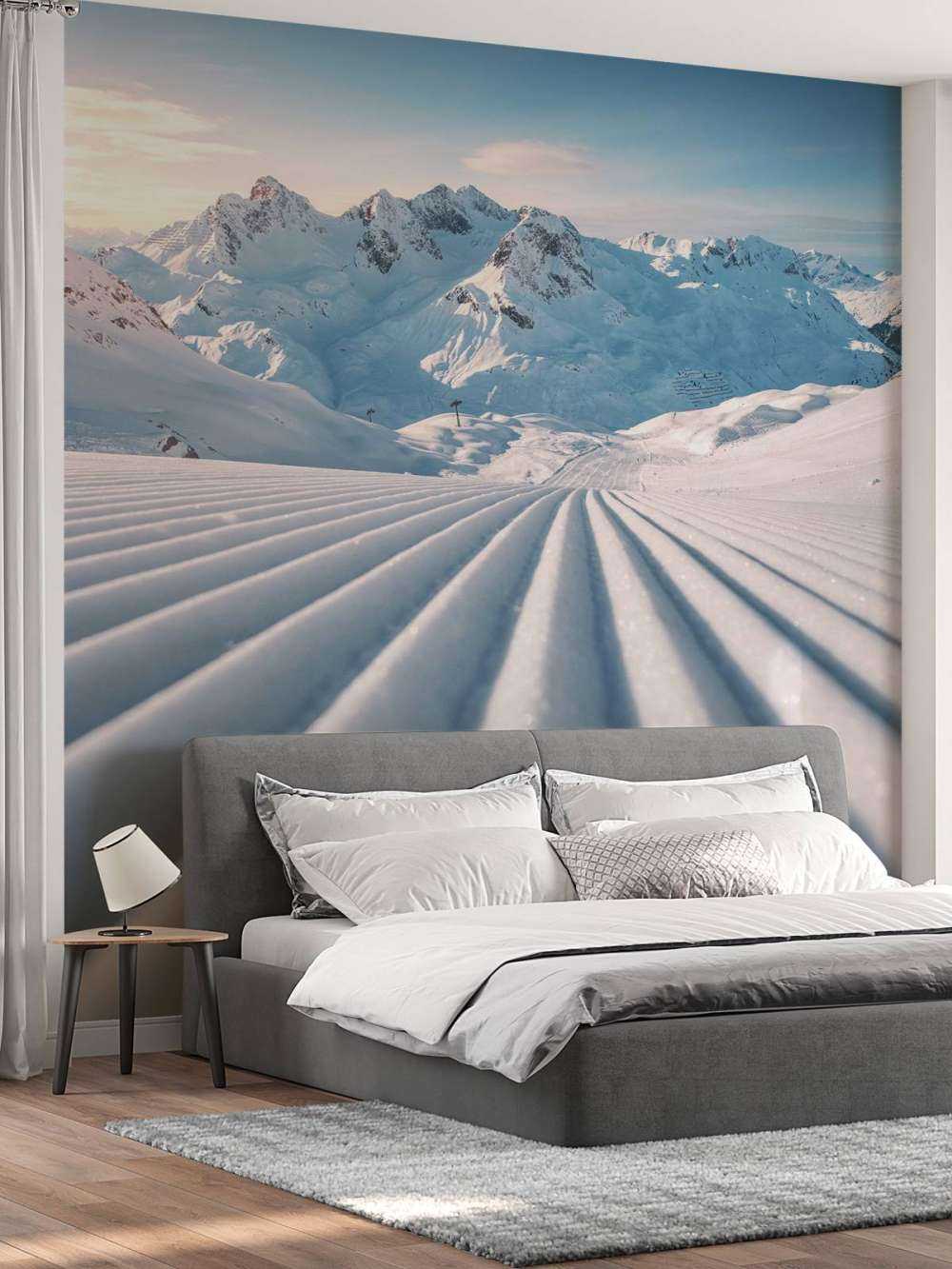 Verse sporen in bergsneeuw