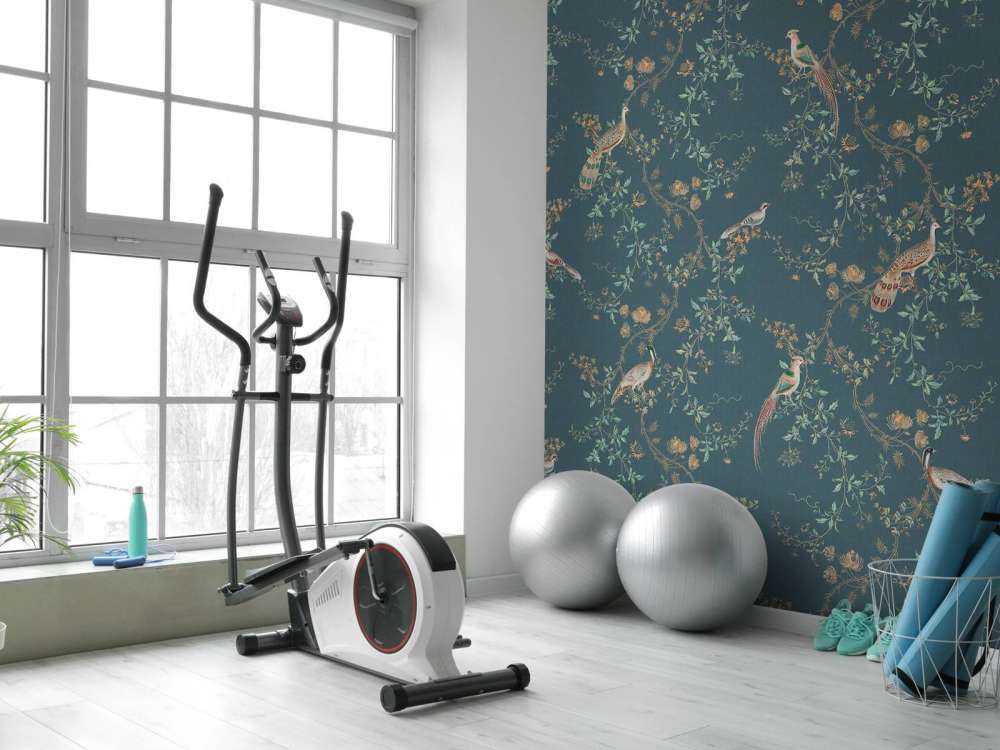 Fazanten in nachtblauwe bloemenweelde