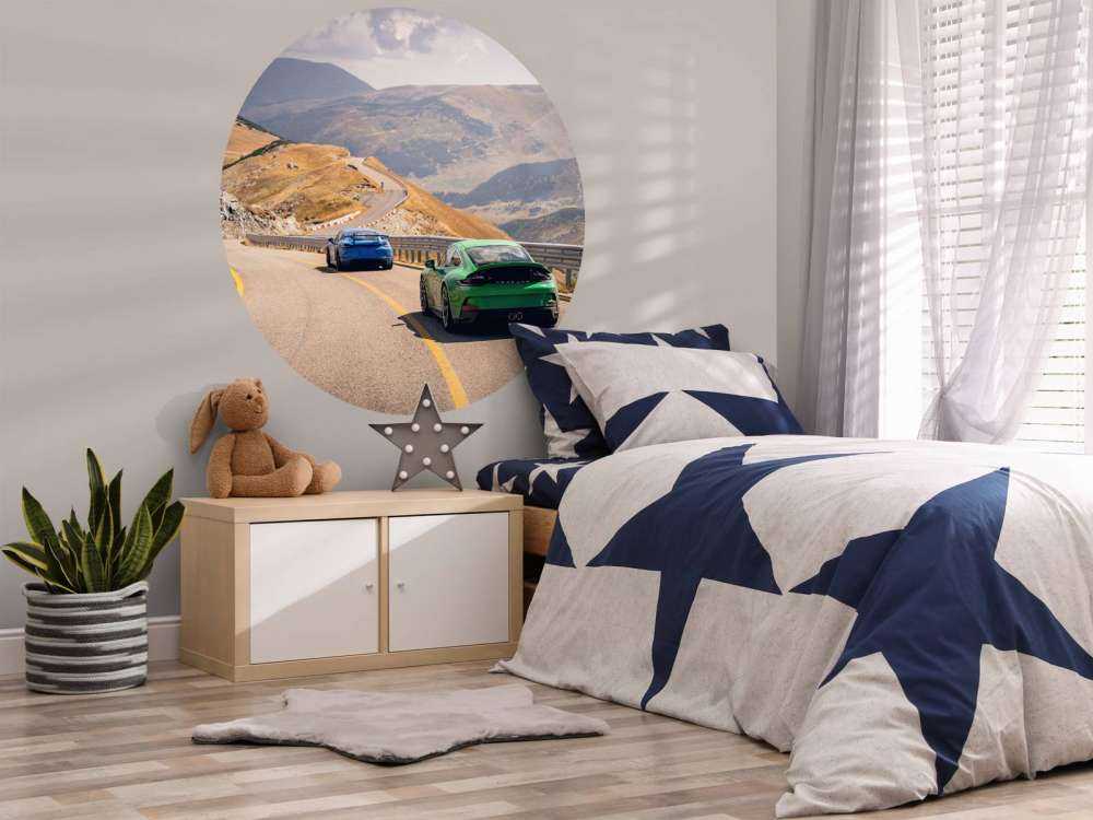 Slingerweg door de bergen