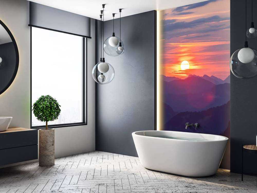 Zonsondergang boven paarse berglagen